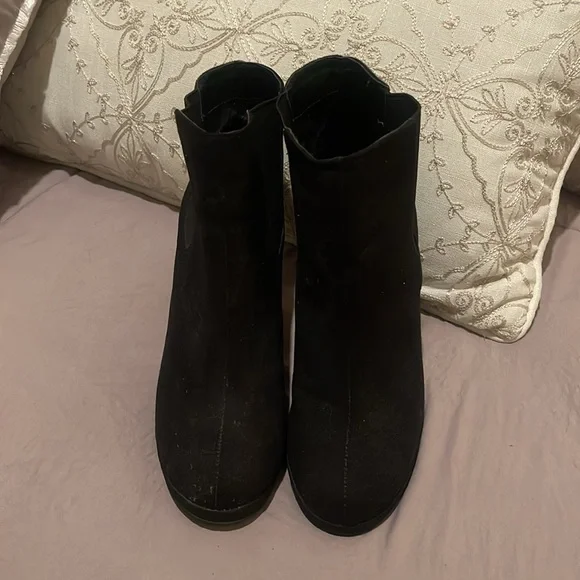 Rampage Women's Size 7M Suede Ankle Boots Black Jading Booties. Like New!!🌟✨🌟✨ - Picture 4 of 8